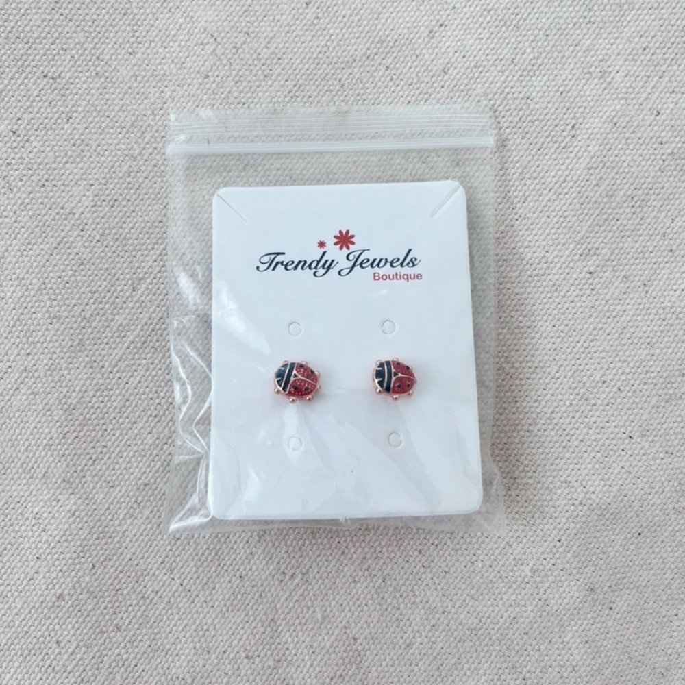 β¨HPβ¨ Cute Ladybug Dainty Minimalist Stud Post Earrings - Picture 6 of 7